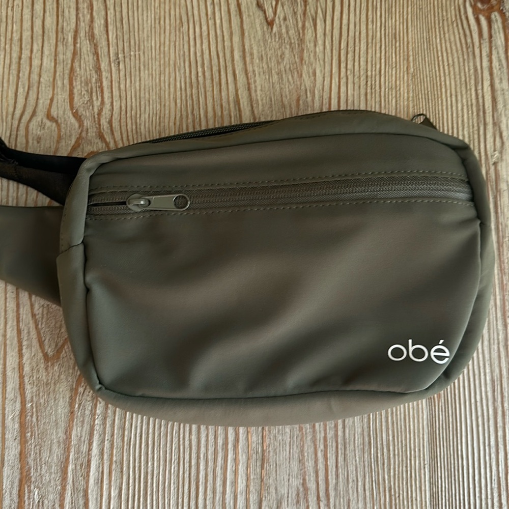 Obé belt bag. Olive color. Never used.